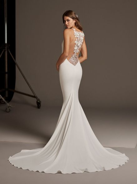 Go to pronovias.com #1