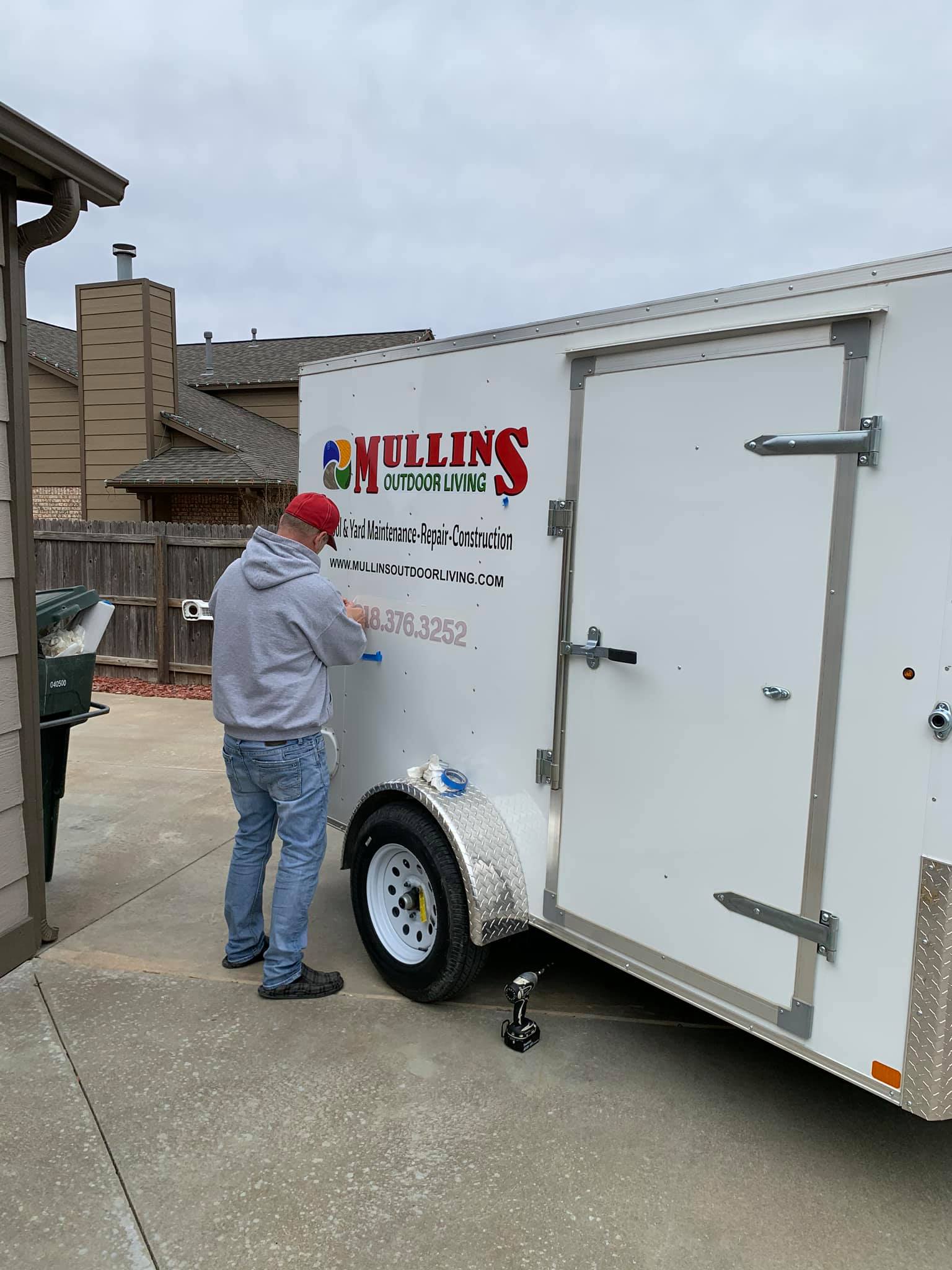Mullins Outdoor Living truck