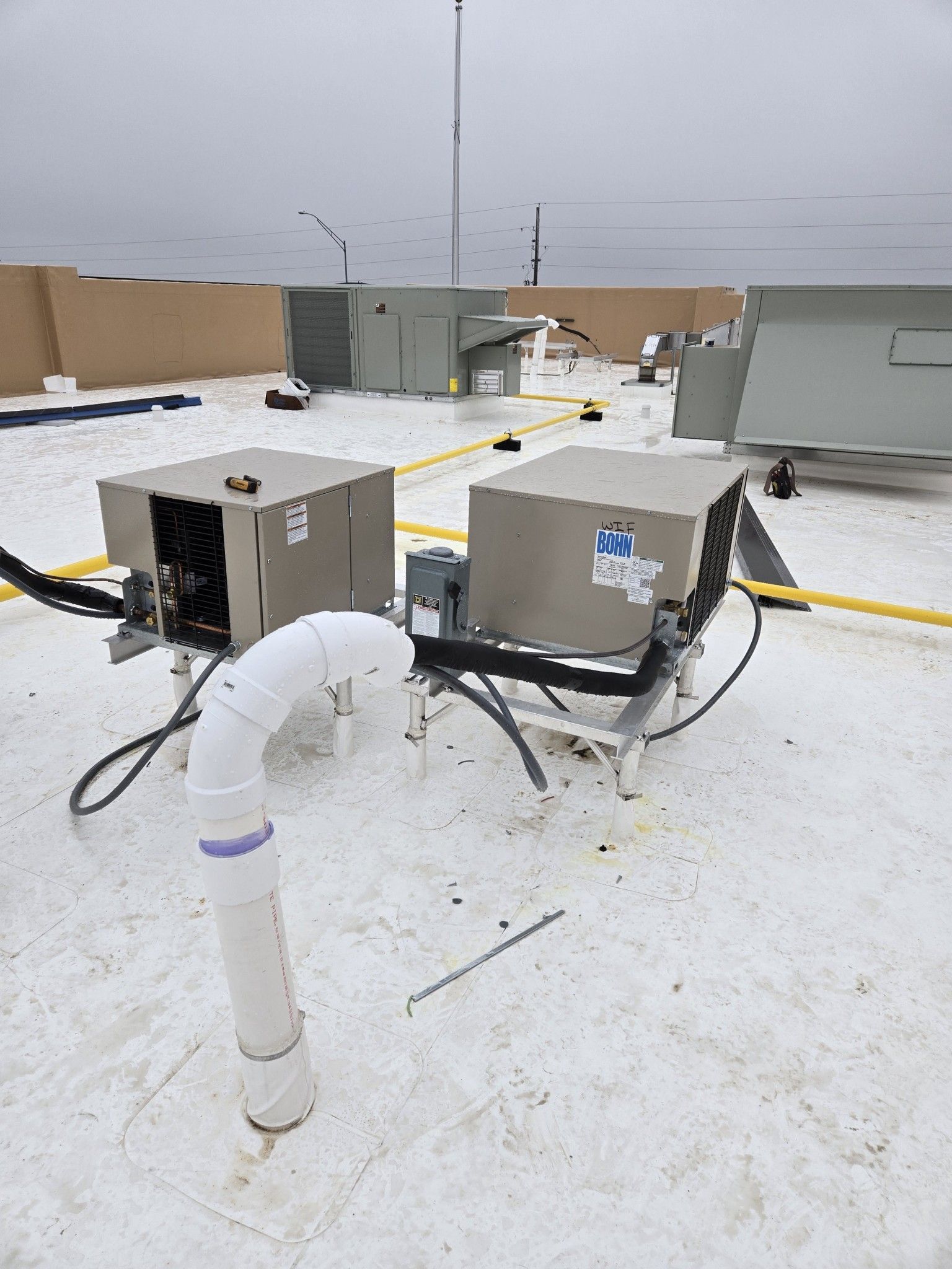 A roof with a lot of pipes and boxes on it