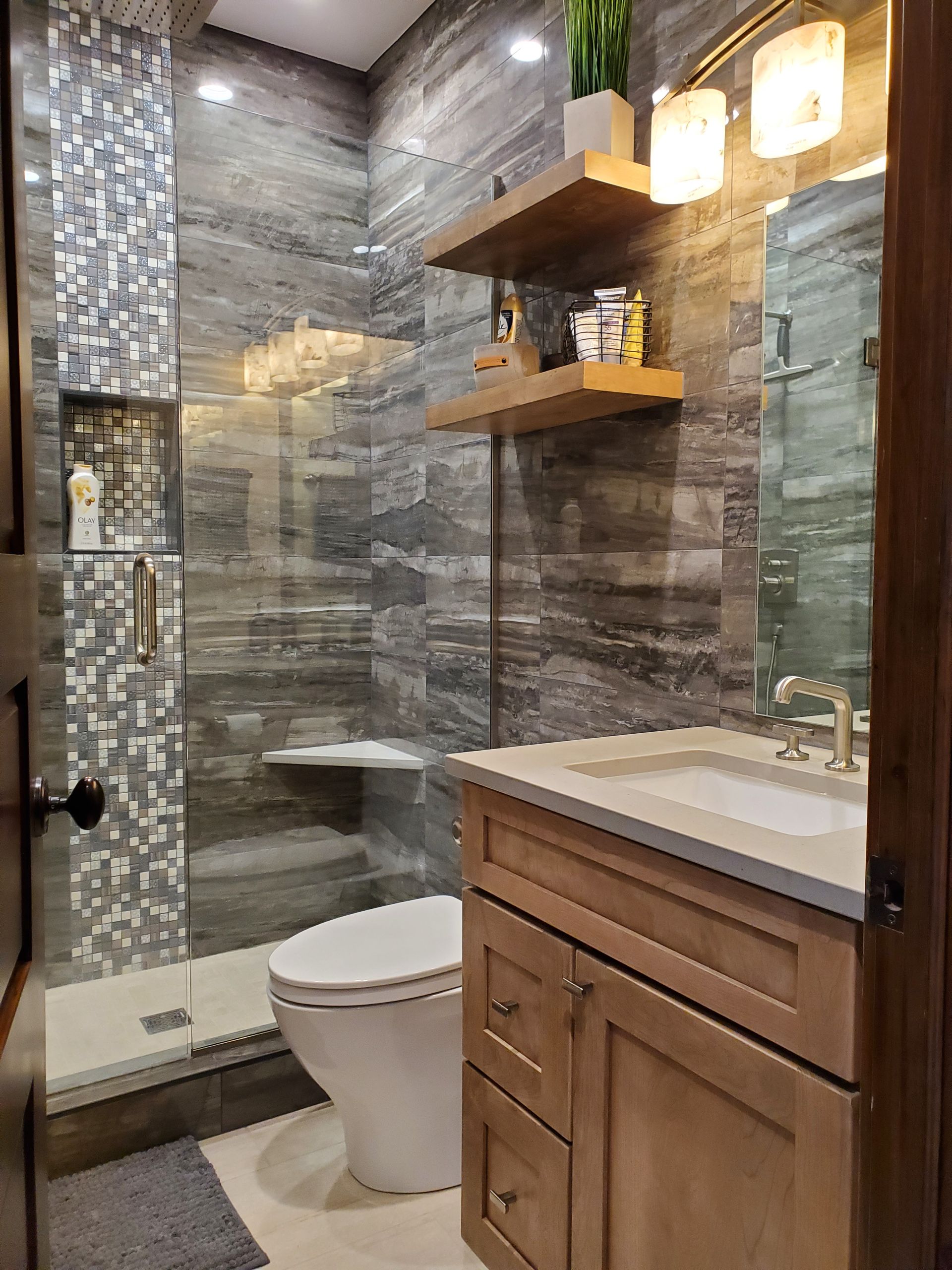 Bluff Court Rustic LL Bath