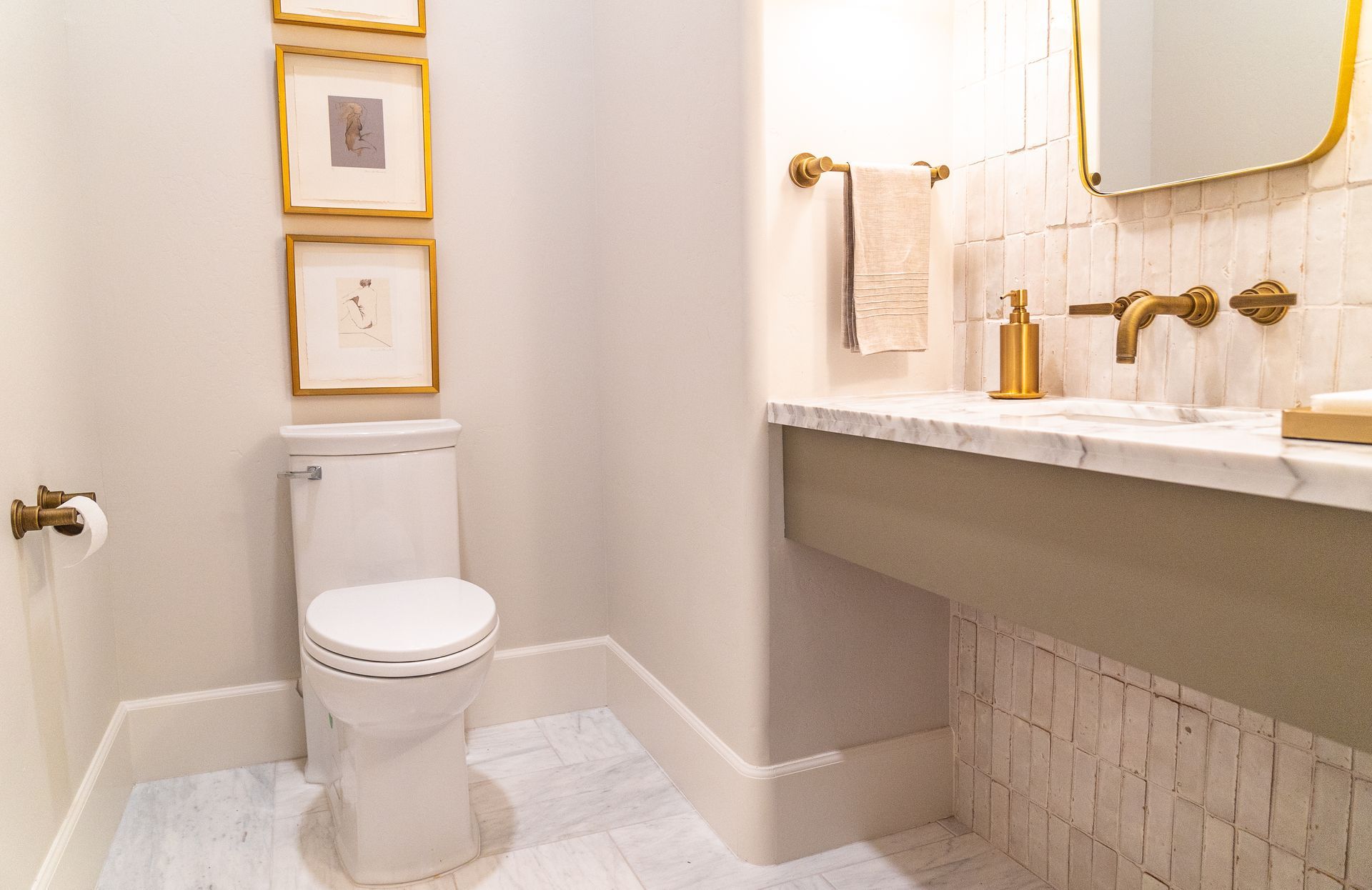 A bathroom with a toilet , sink and mirror.