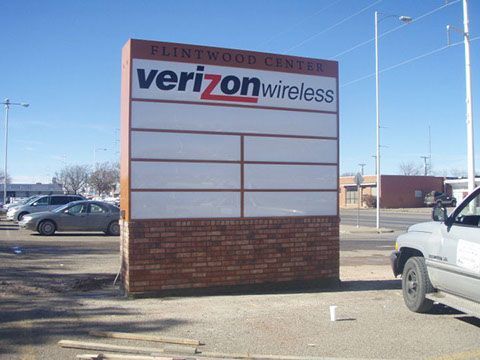 A verizon wireless sign in a parking lot