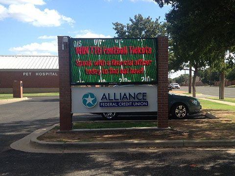 A sign that says alliance federal credit union on it