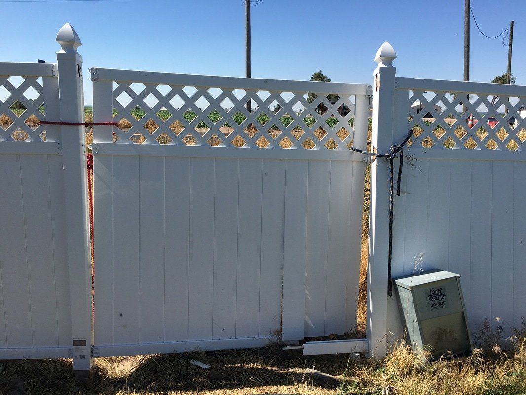 Decorative white vinyl privacy fence