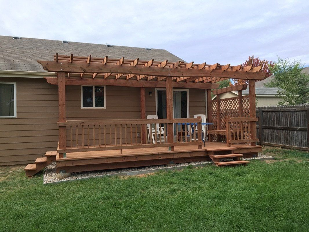 Deck with pergola - close