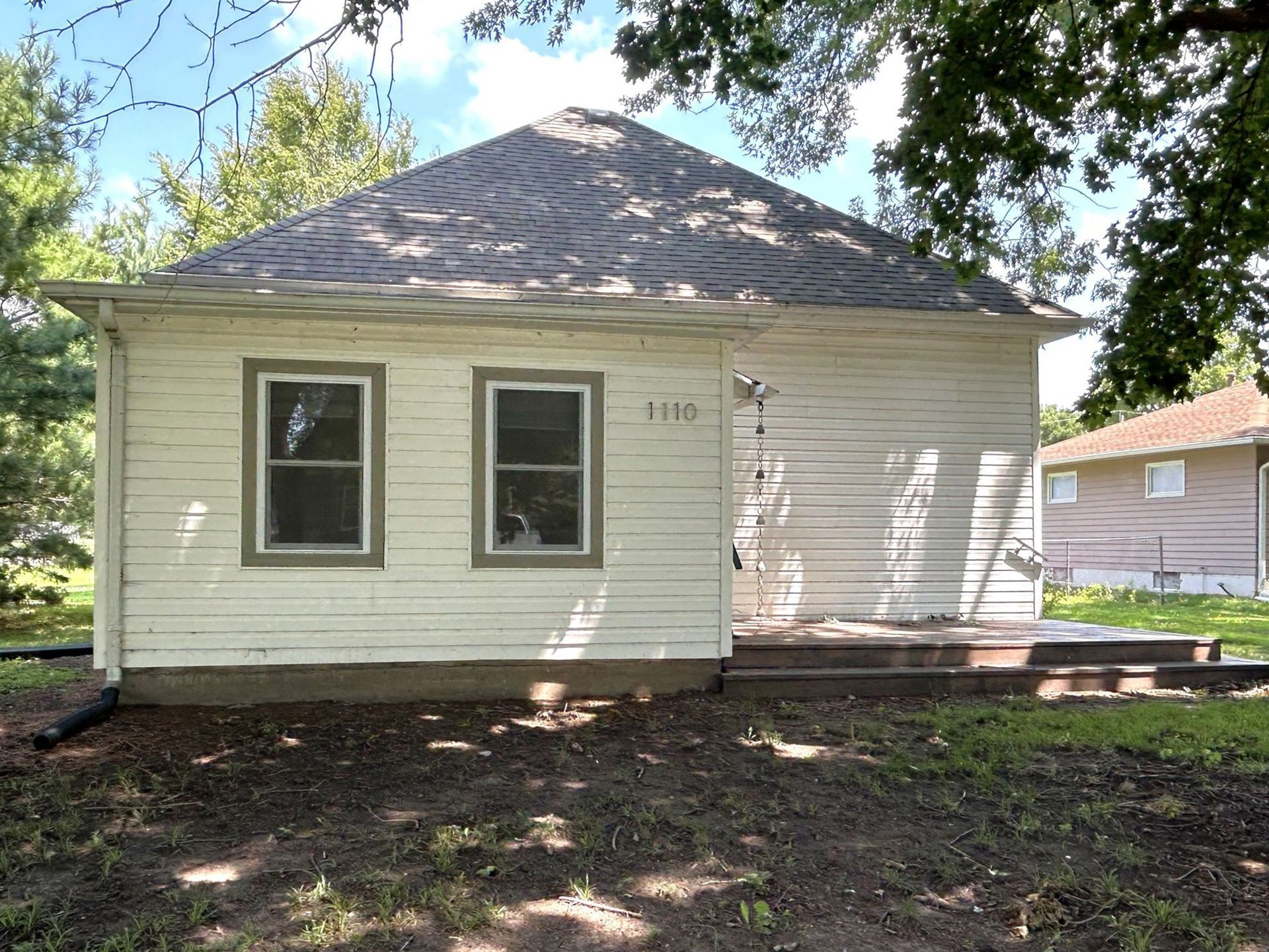 1110 Essex Ave., 
Farragut, IA