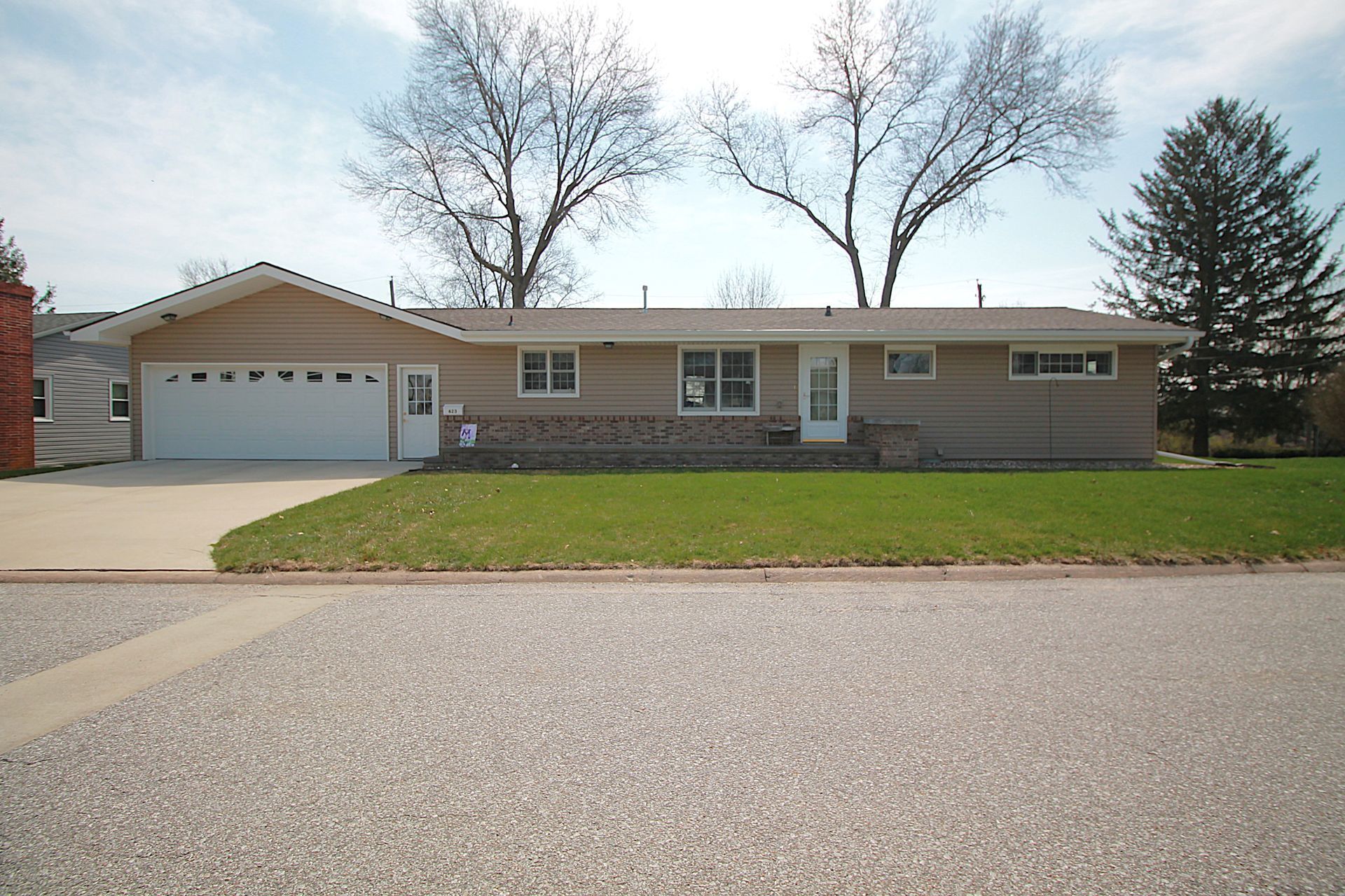 623 Sunset Dr., Clarinda, IA
