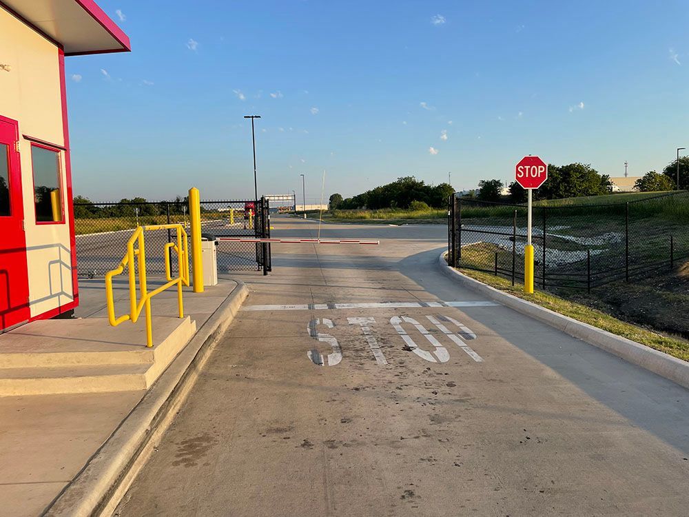 commercial fencing experts