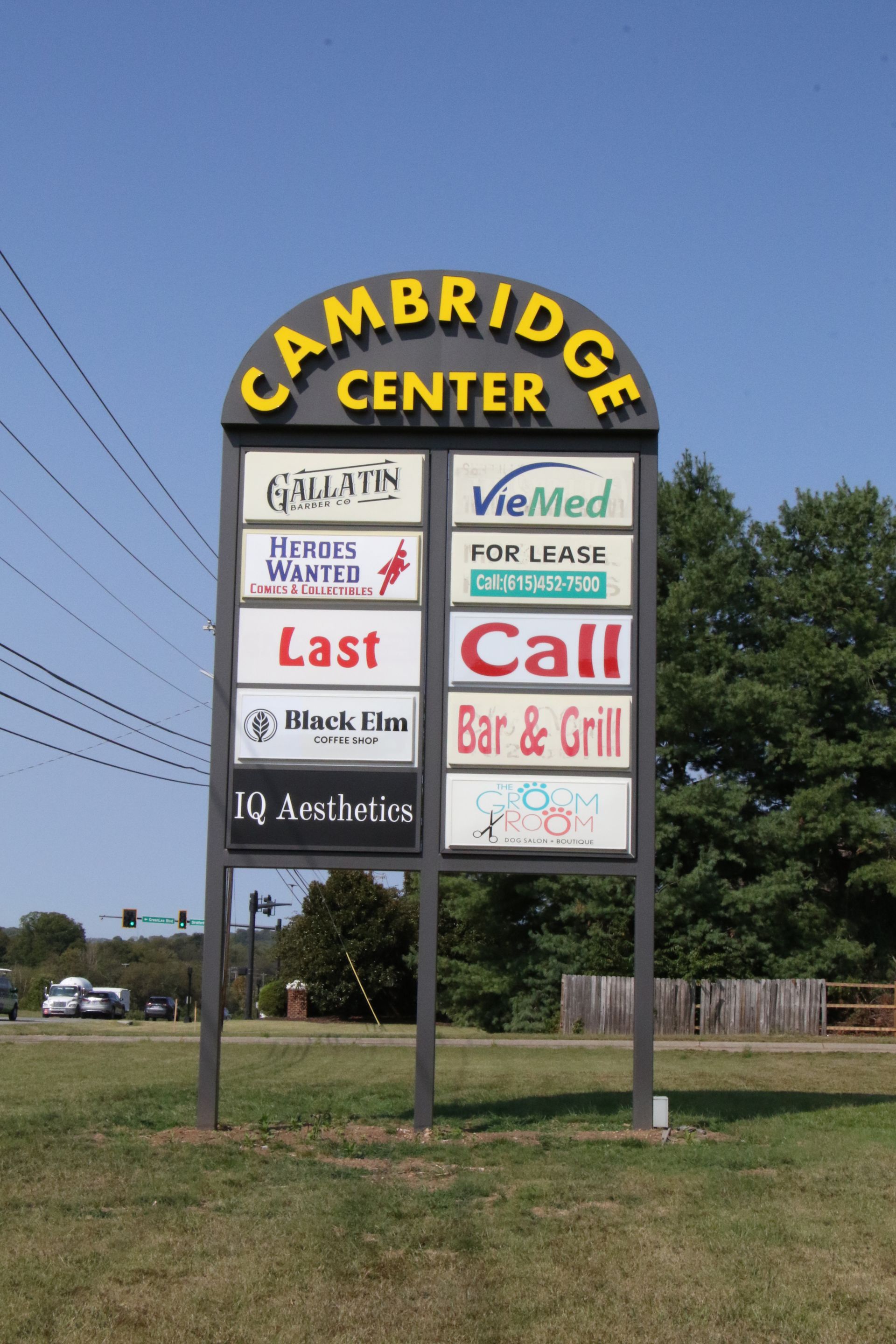 A sign that says cambridge center on it