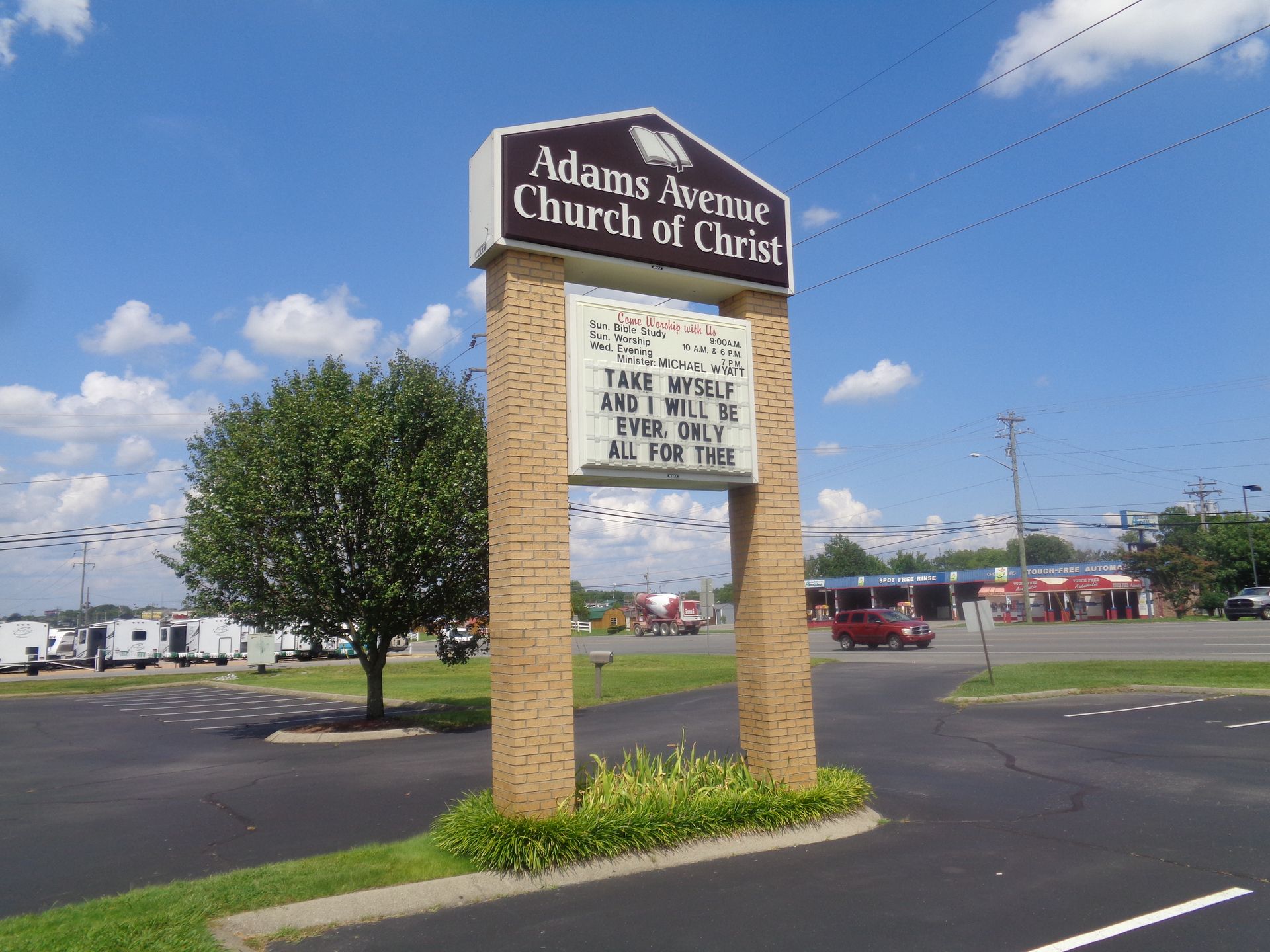 A large sign for adams avenue church of christ
