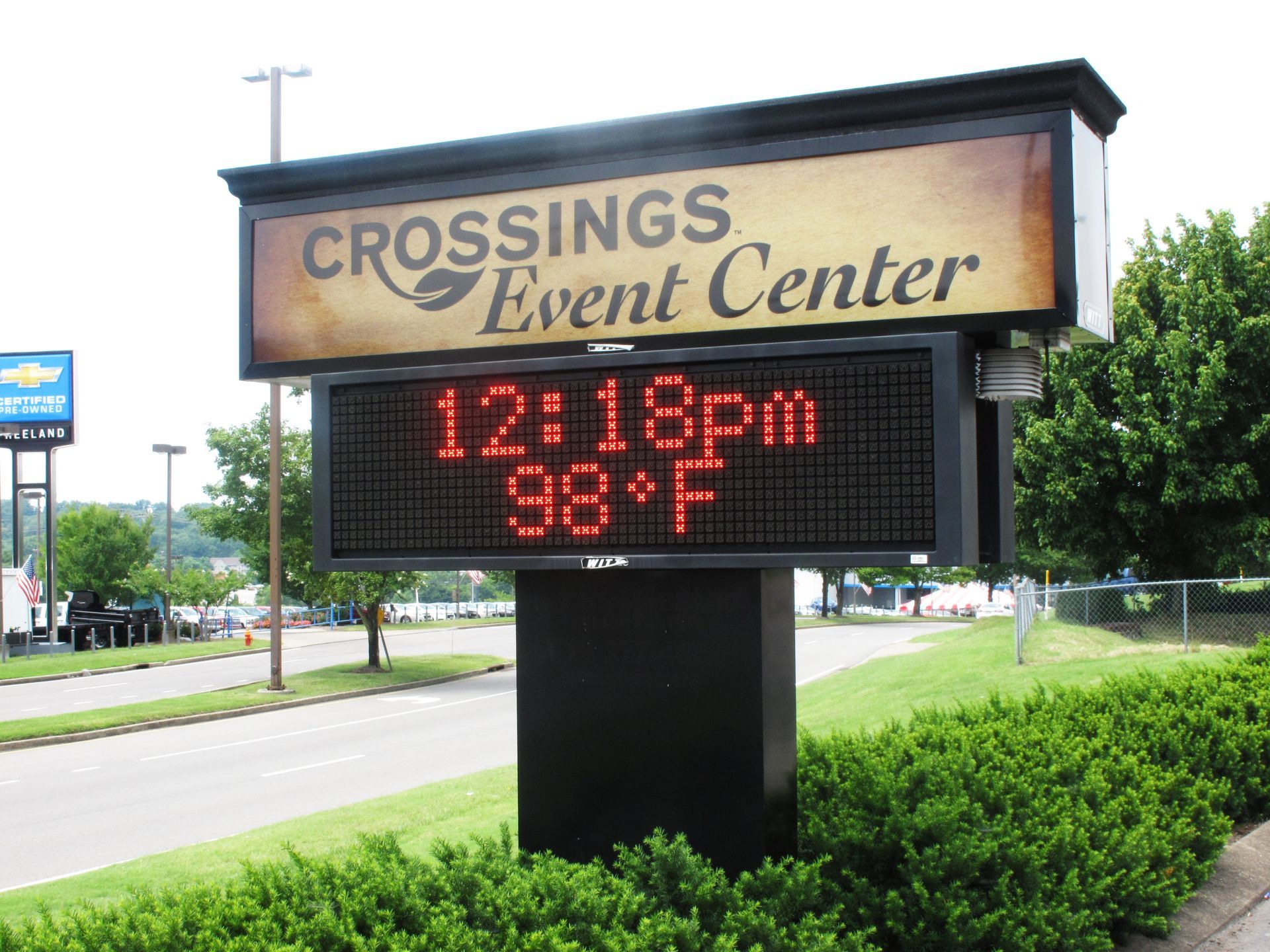 A sign that says crossings event center on it