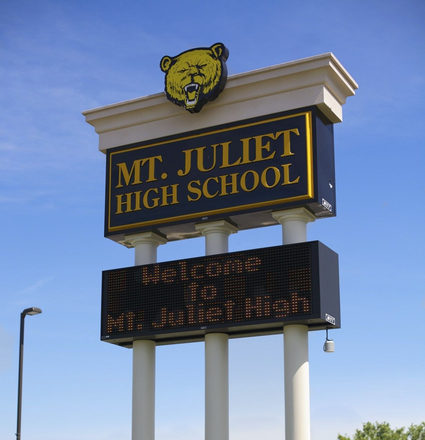 A large sign for mt. juliet high school