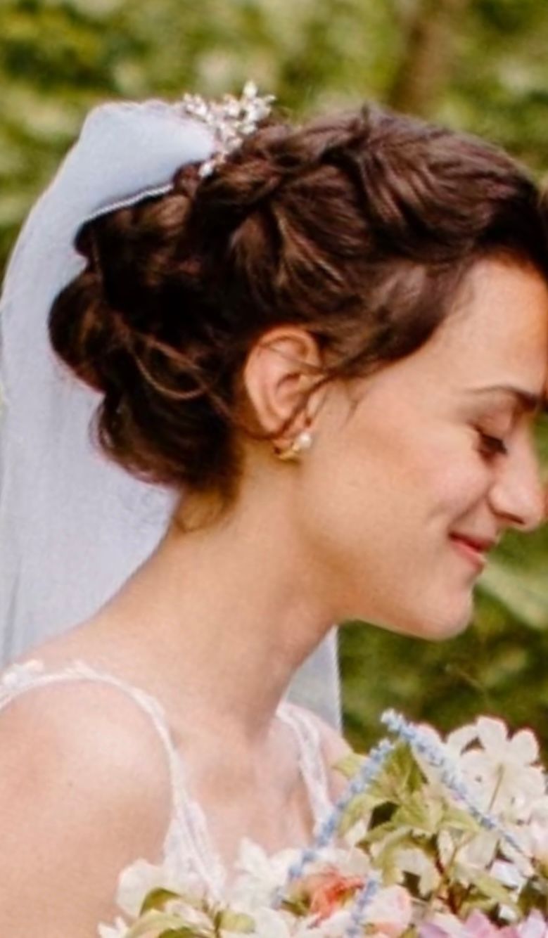 the bride with beautiful hairstyle