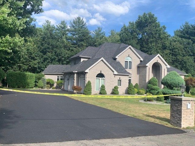 Residential asphalt milling driveway