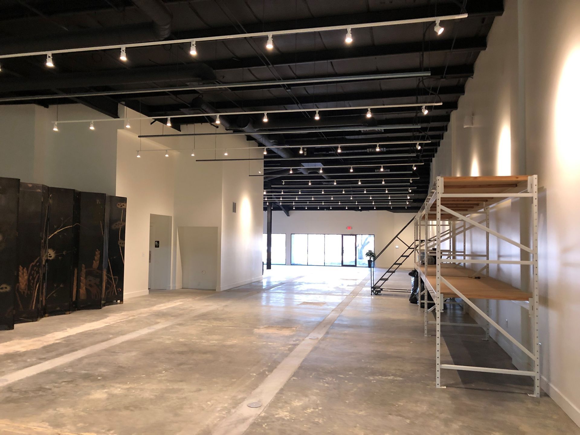 Commercial building painting service