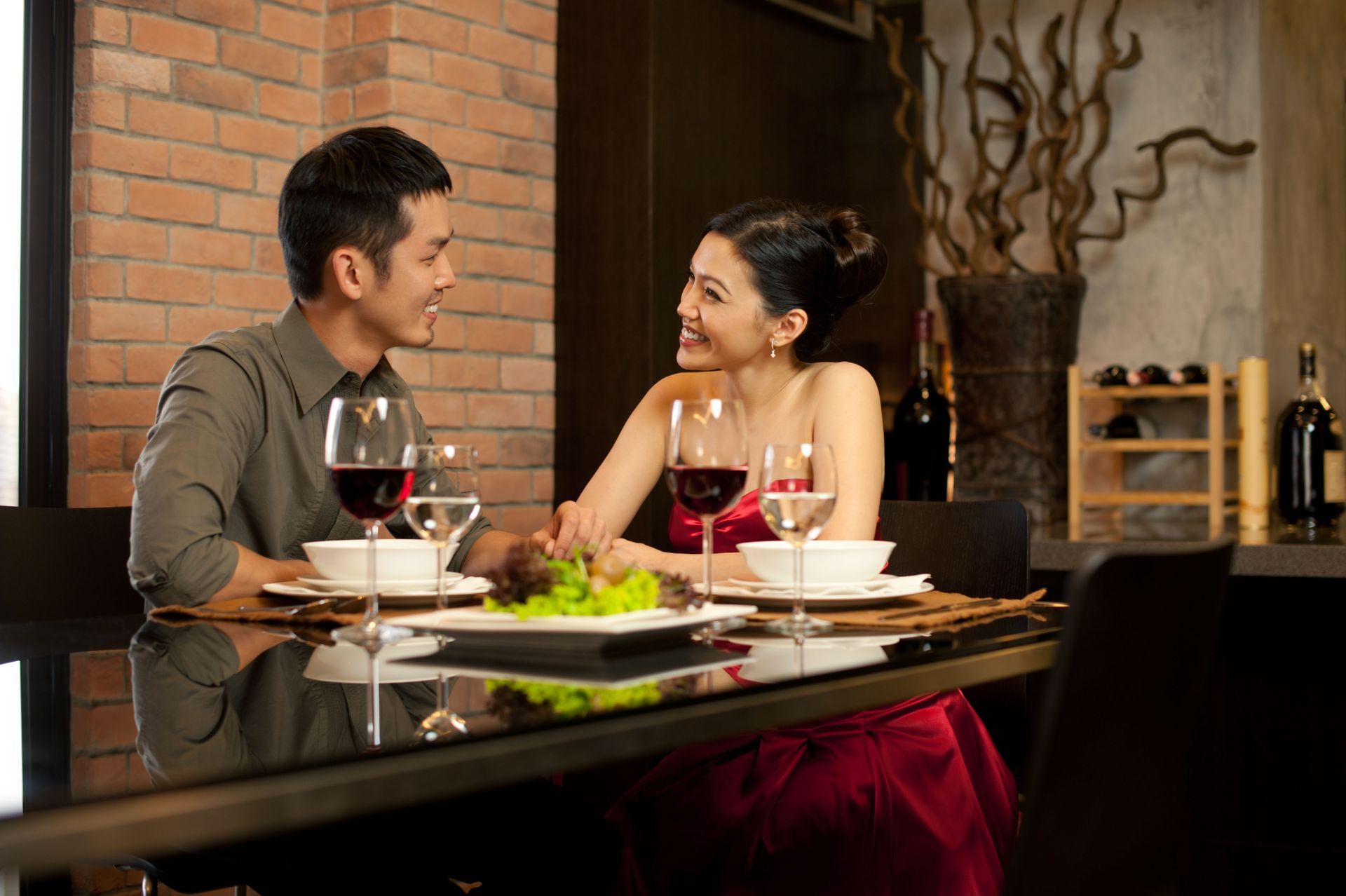 Love in Shelton: Top Restaurants for Anniversaries and Romantic Dining