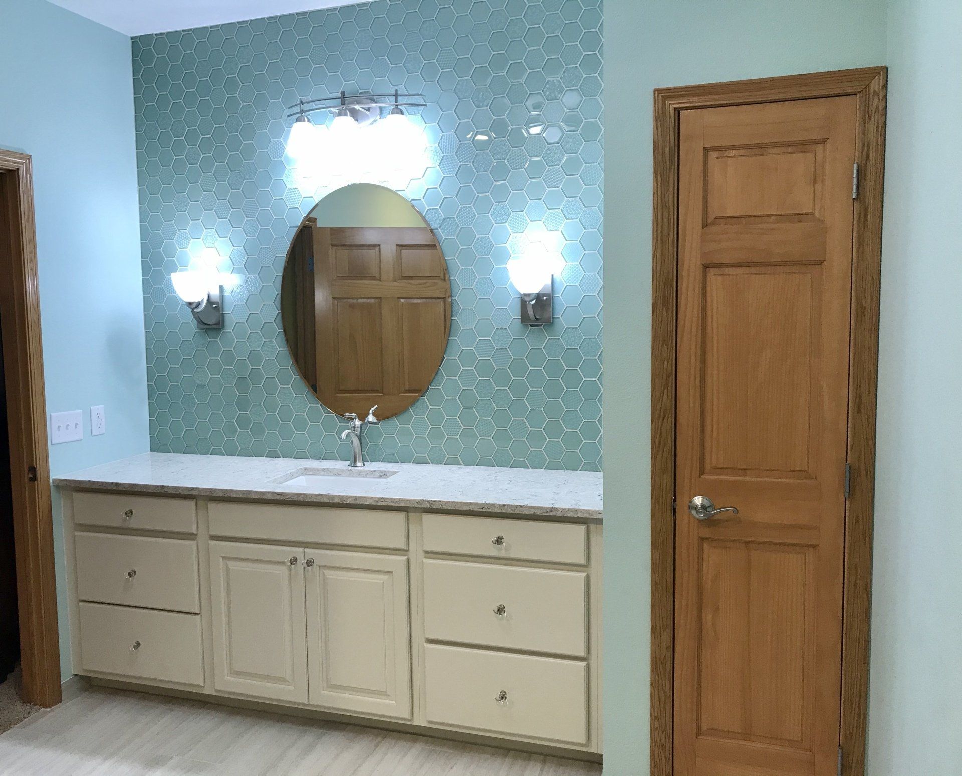 Lighting – Ceiling Lights, Vanity Lighting, Mirror Lighting