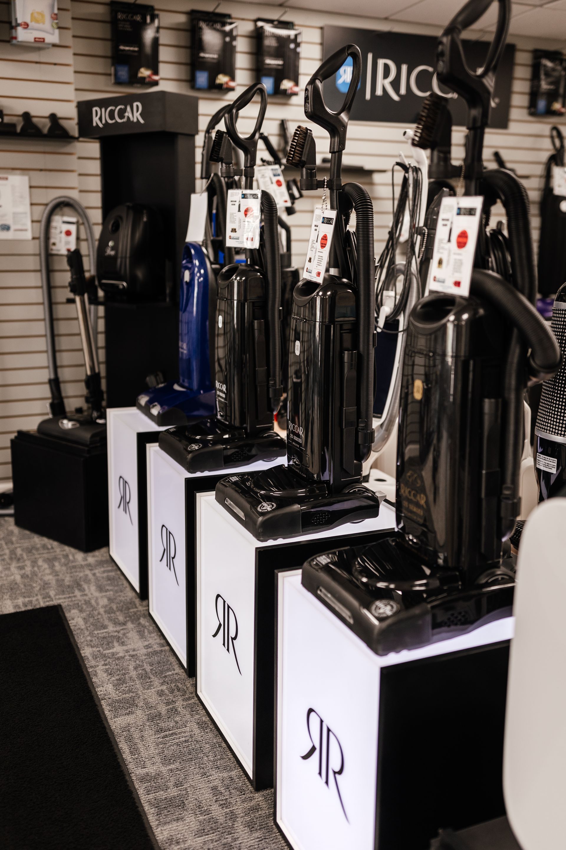 Vacuum display