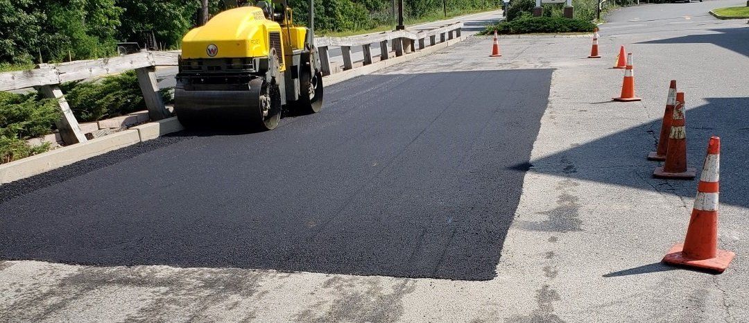 Asphalt paving