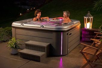 Hot tub