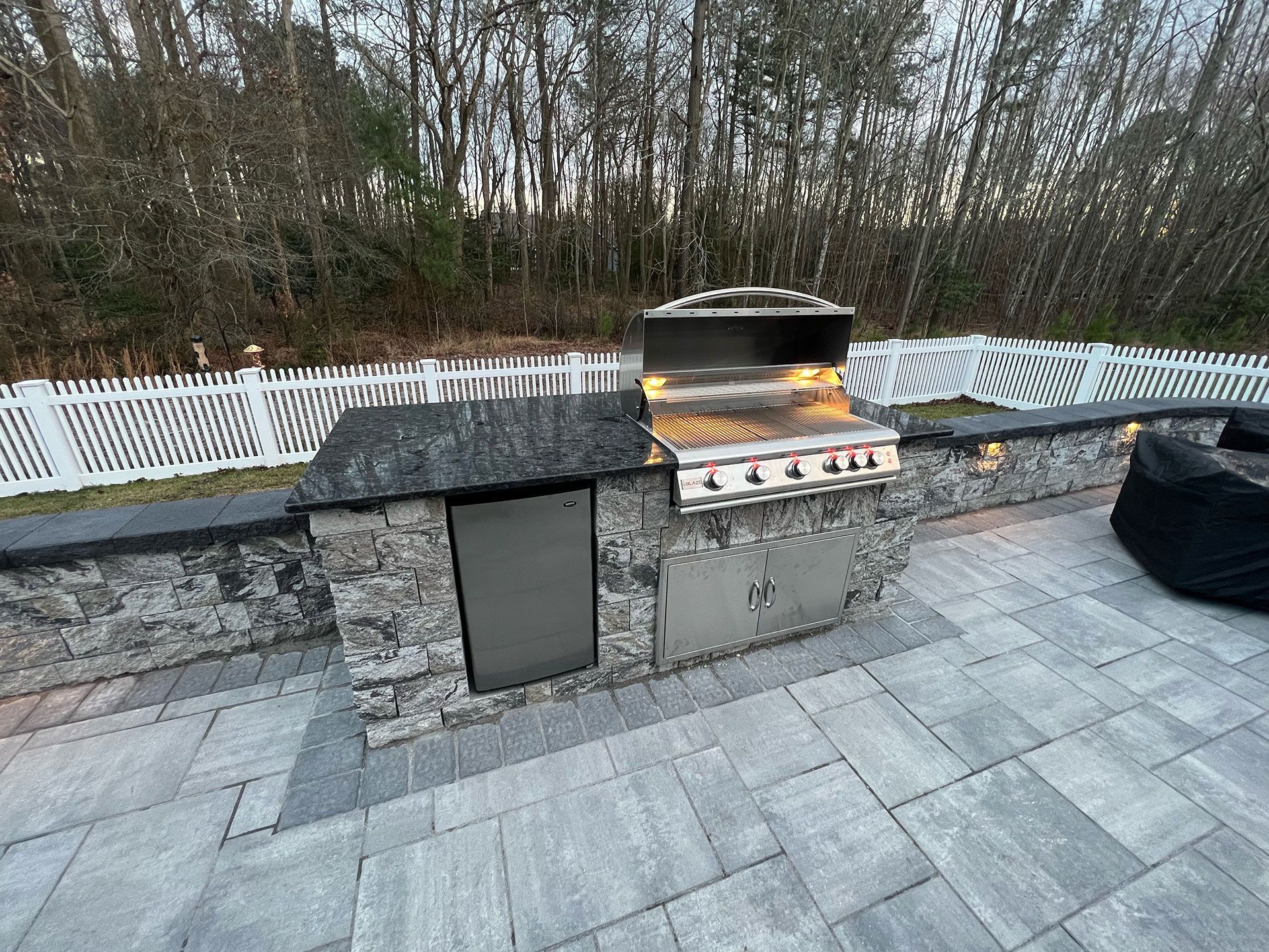 Outdoor patio griller