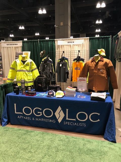 A table with a blue table cloth that says logo loc on it