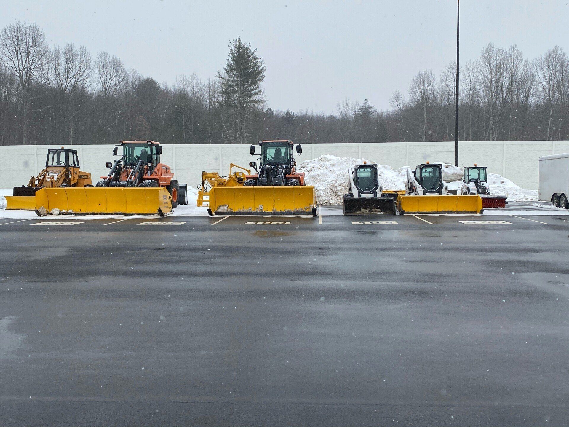 Snow plow equipment