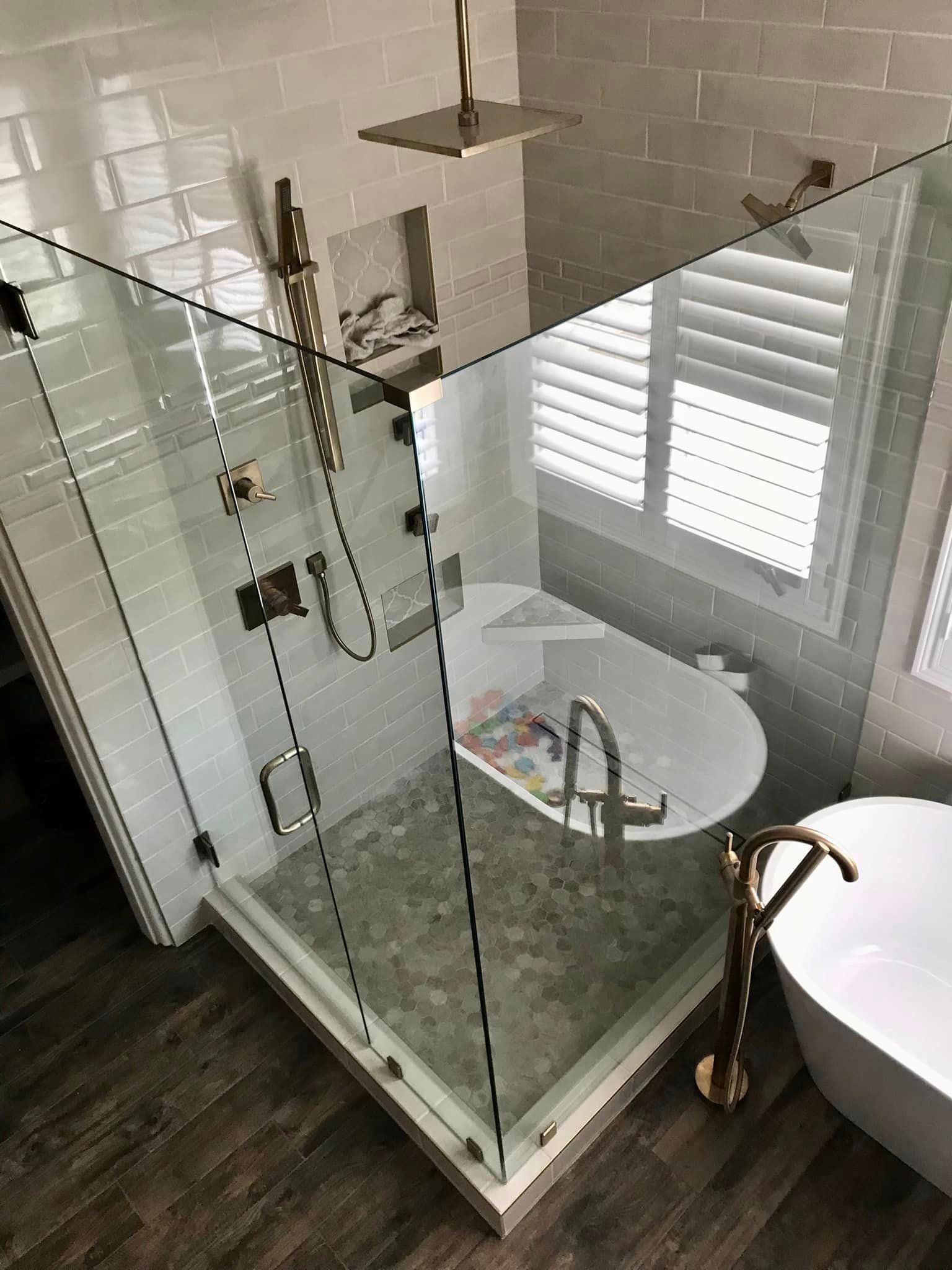 Shower glass enclosure