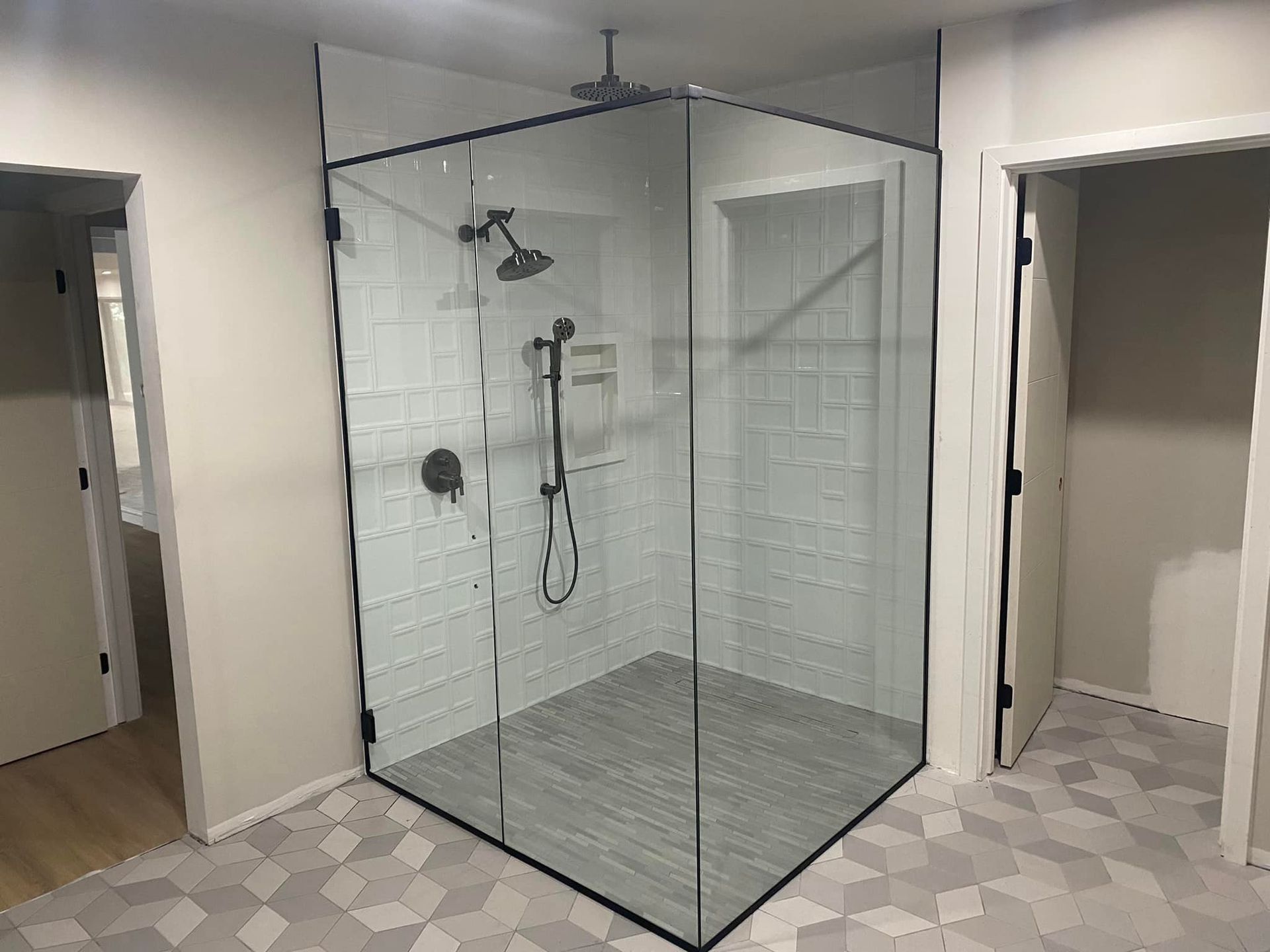 Shower glass enclosure