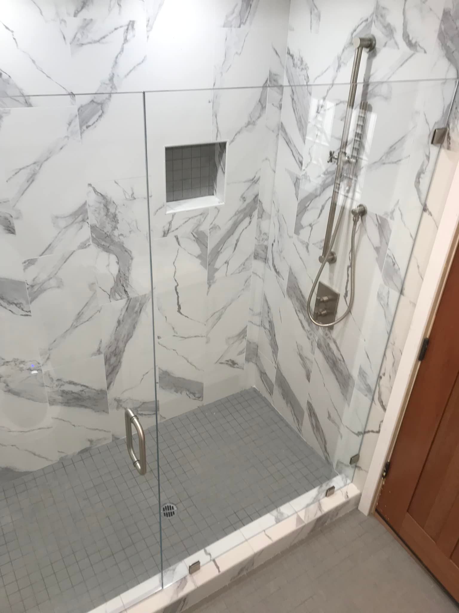 Shower glass enclosure