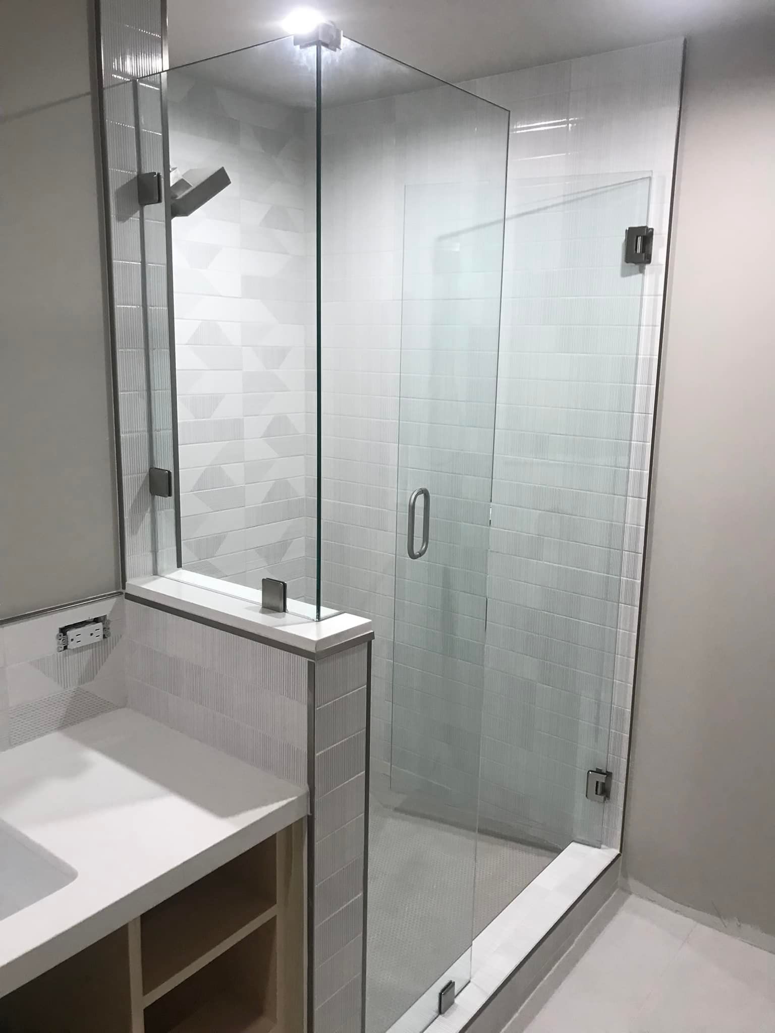 Shower glass enclosure