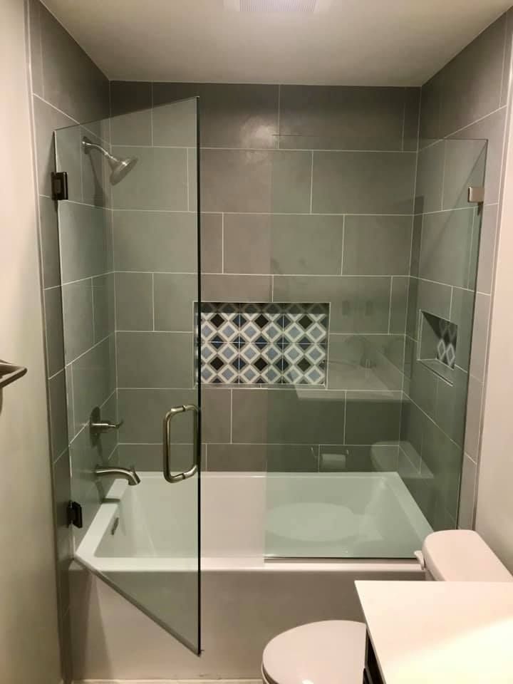 Shower glass enclosure
