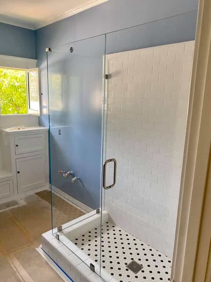 Shower glass enclosure