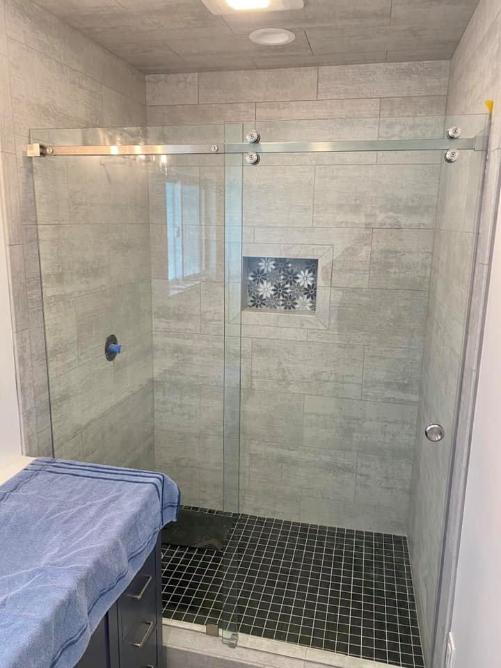 Shower glass enclosure