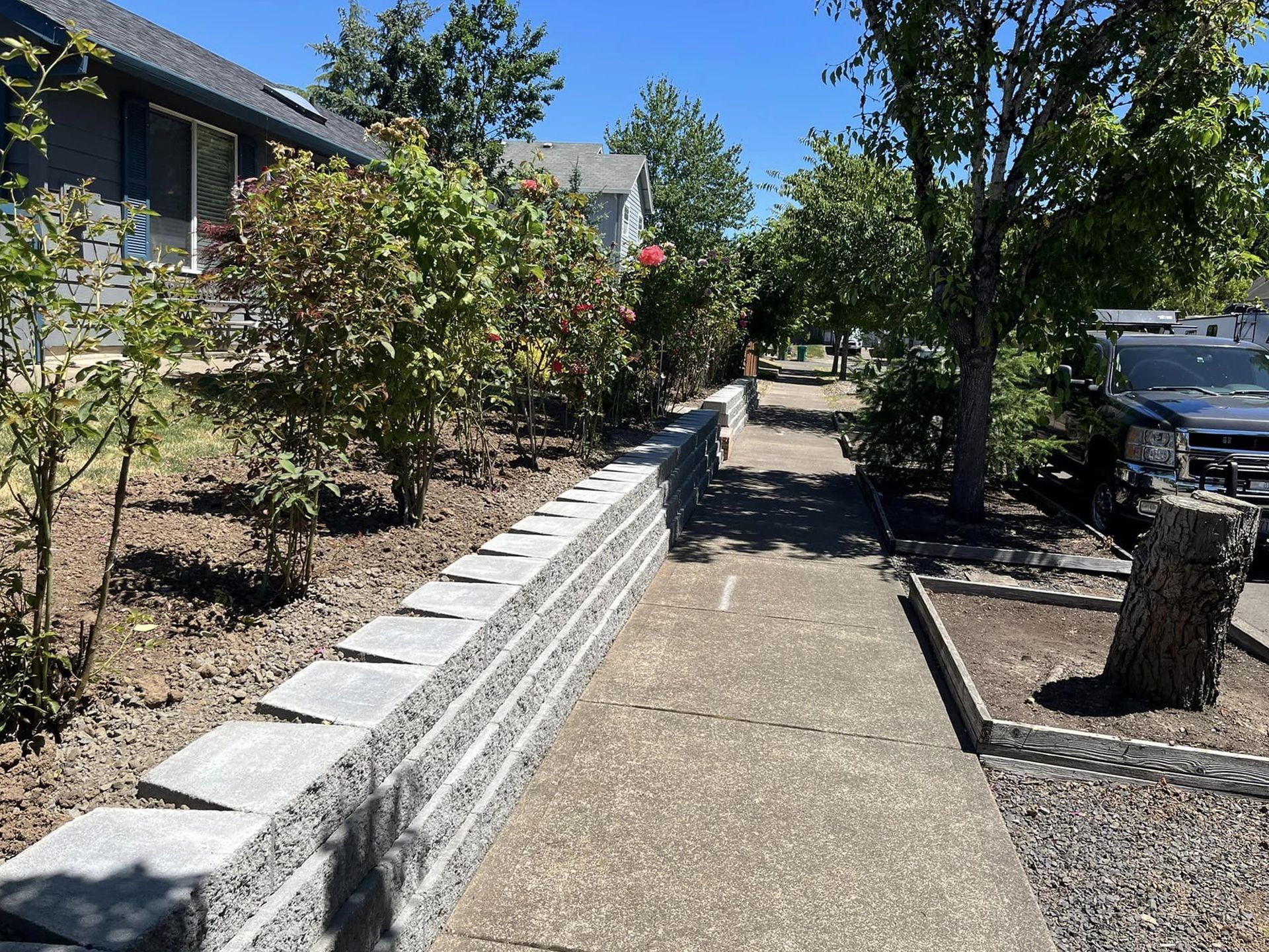 Retaining wall installation services