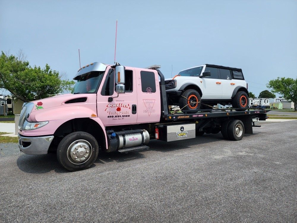 Flatbed tow truck