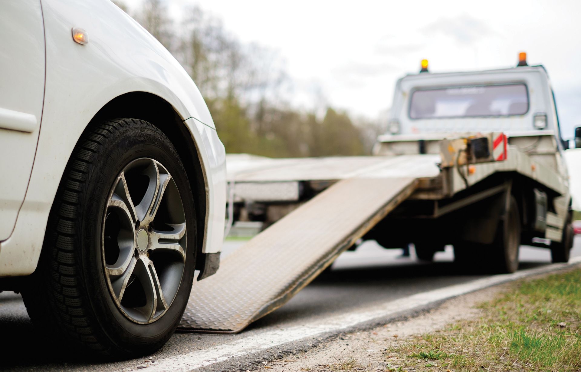 Smullens Towing Service LLC logo