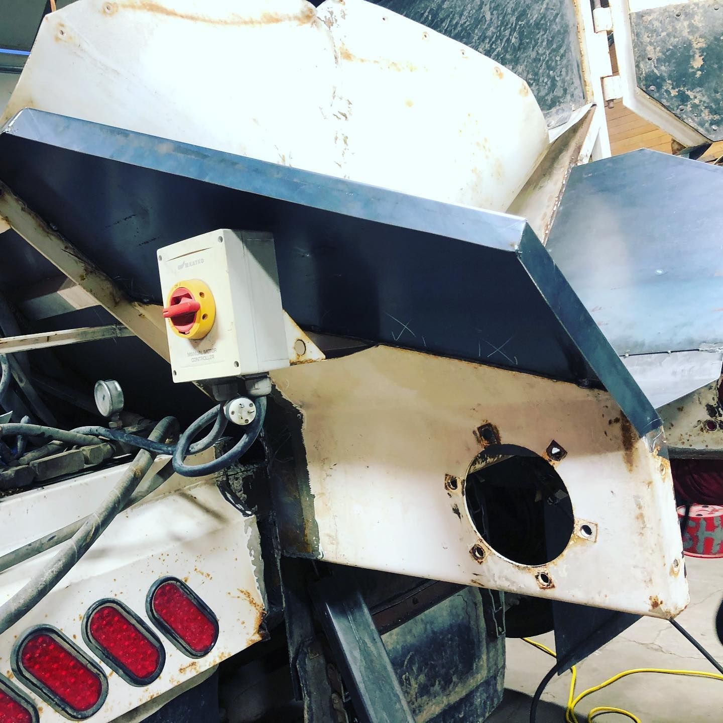 A close up of a machine with the number 3000 on it