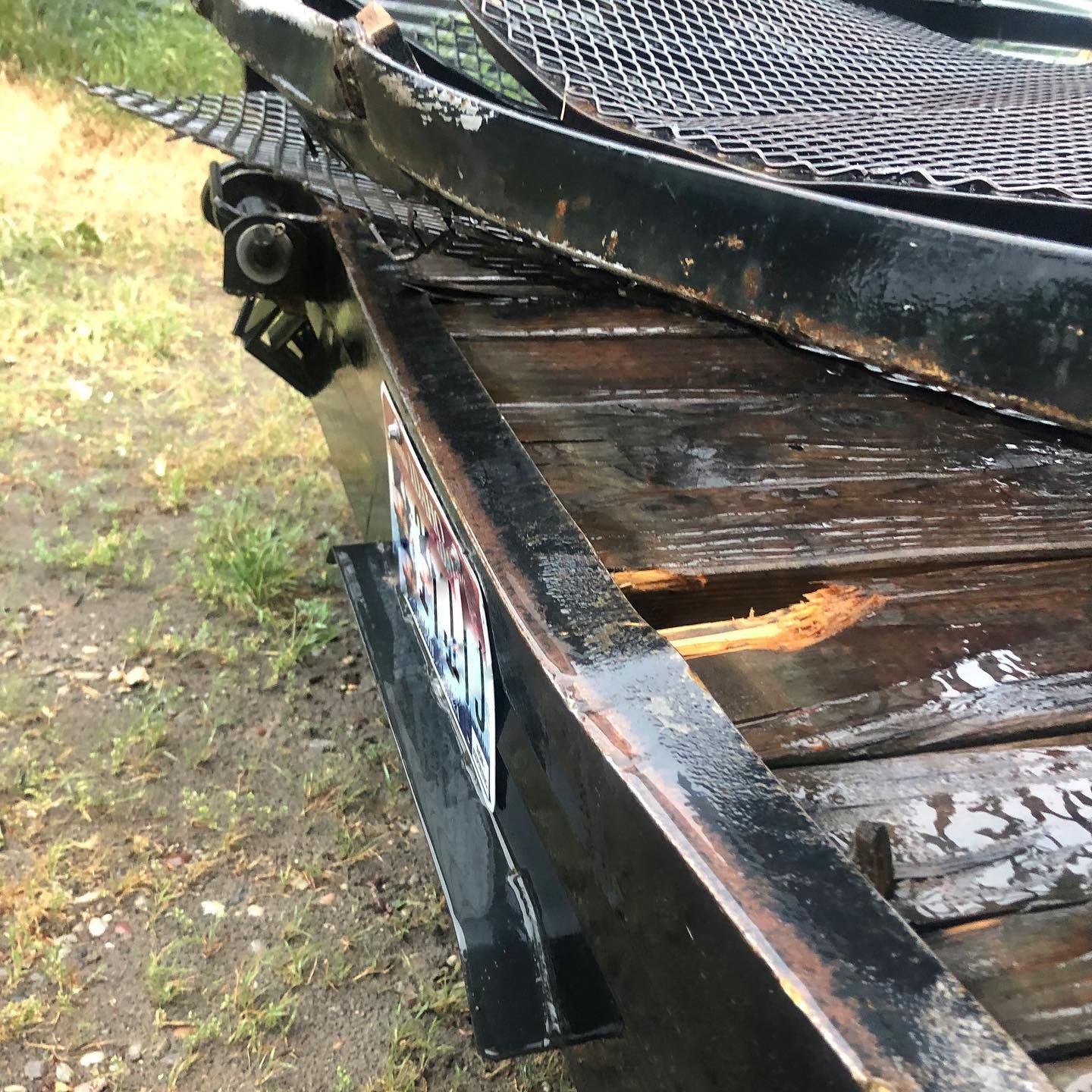 A tow truck with a license plate that says ' texas ' on it
