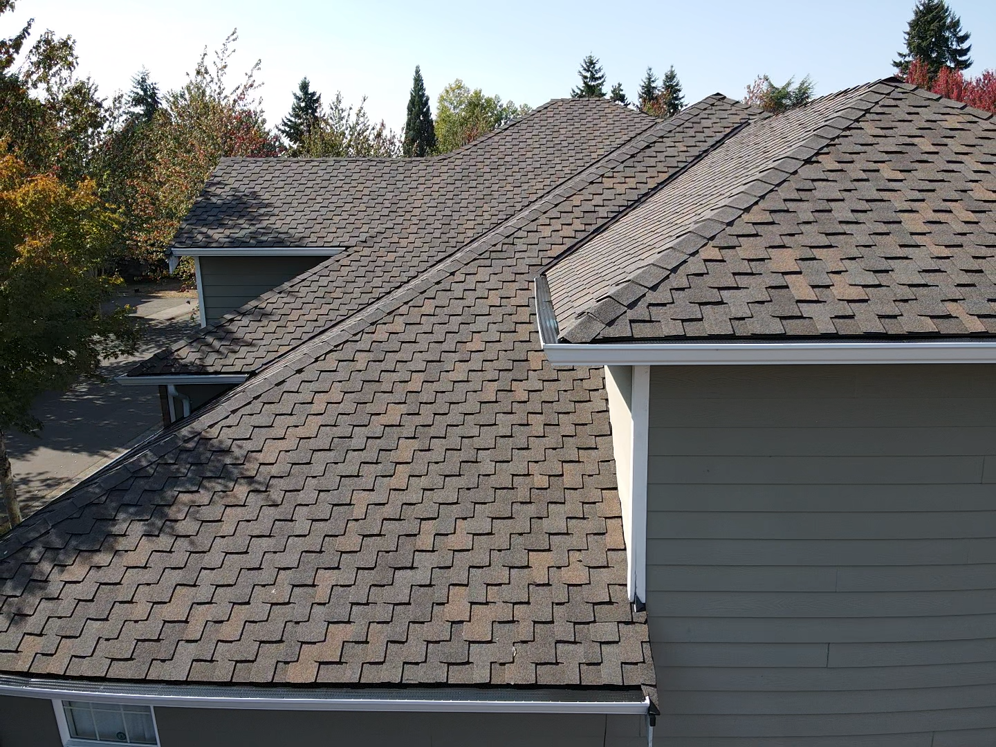 A house with a roof that has a lot of shingles on it.