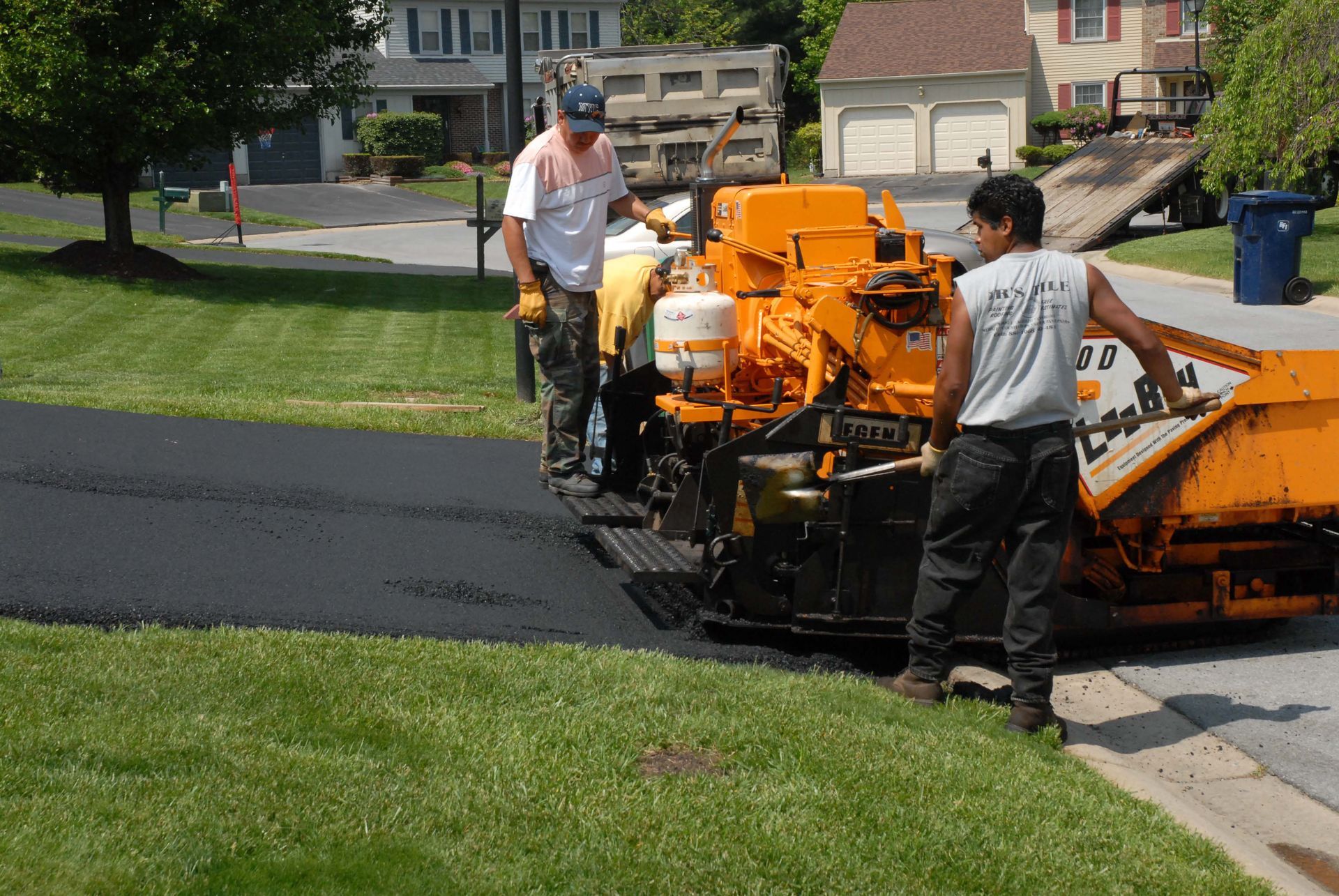 6 Benefits of Hiring a Driveway Paving Service
