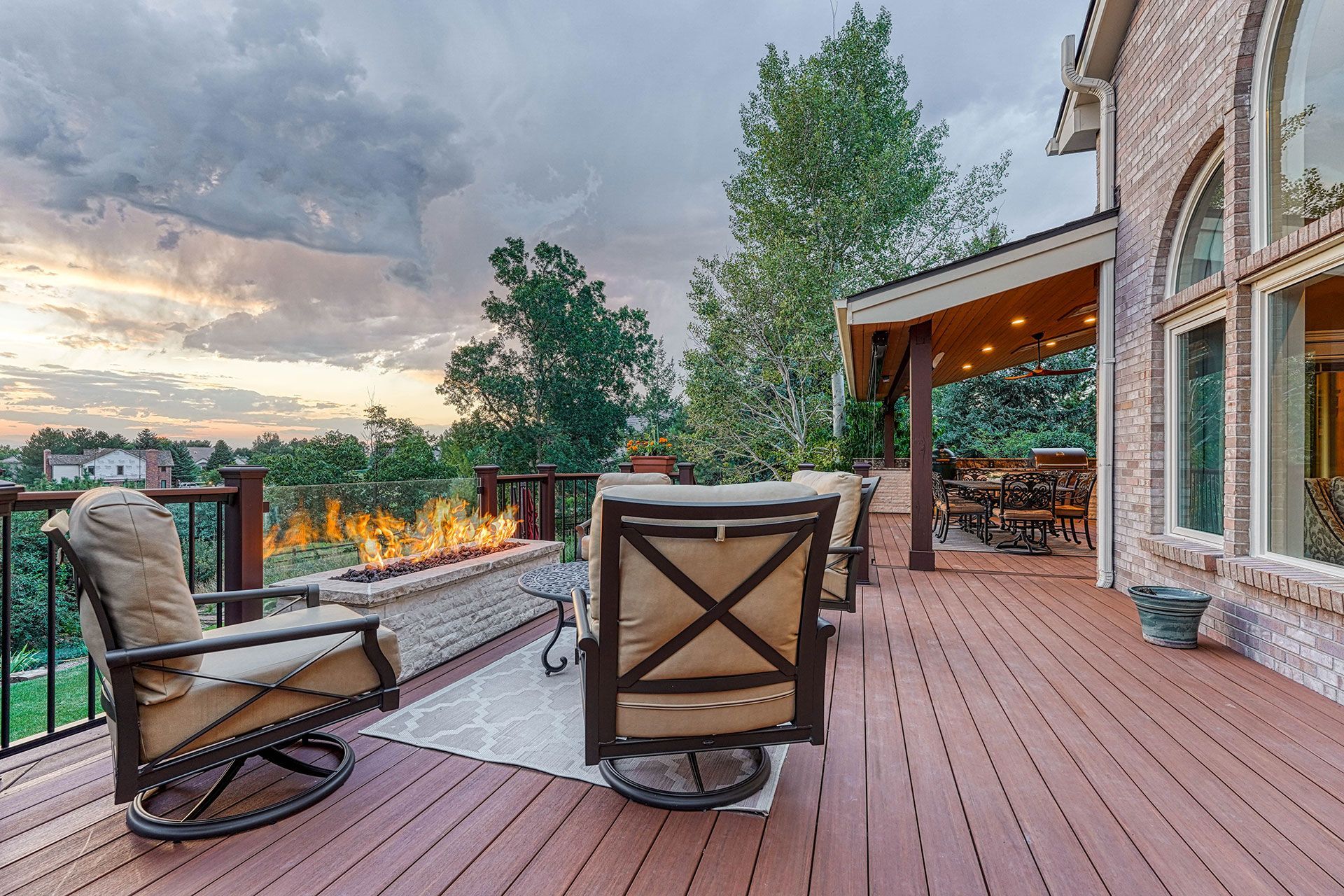 outdoor lounge chairs