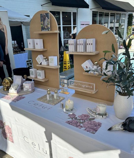 A table with a sign that says cellu on it