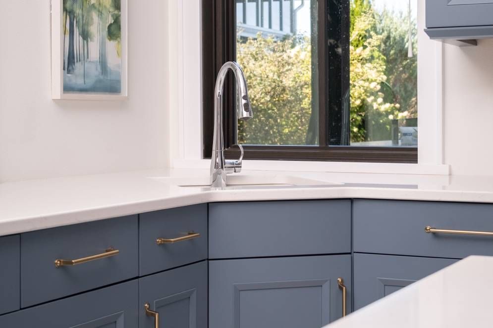 Laundry Design Inspiration – Modern Lake Living Laundry & Mudroom
