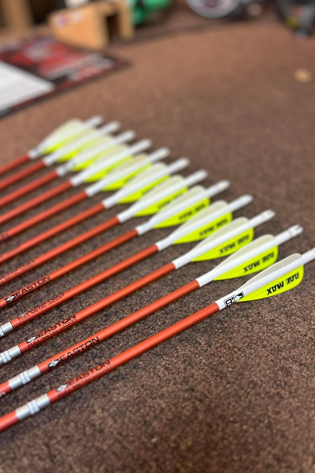 a bunch of arrows are lined up on a table