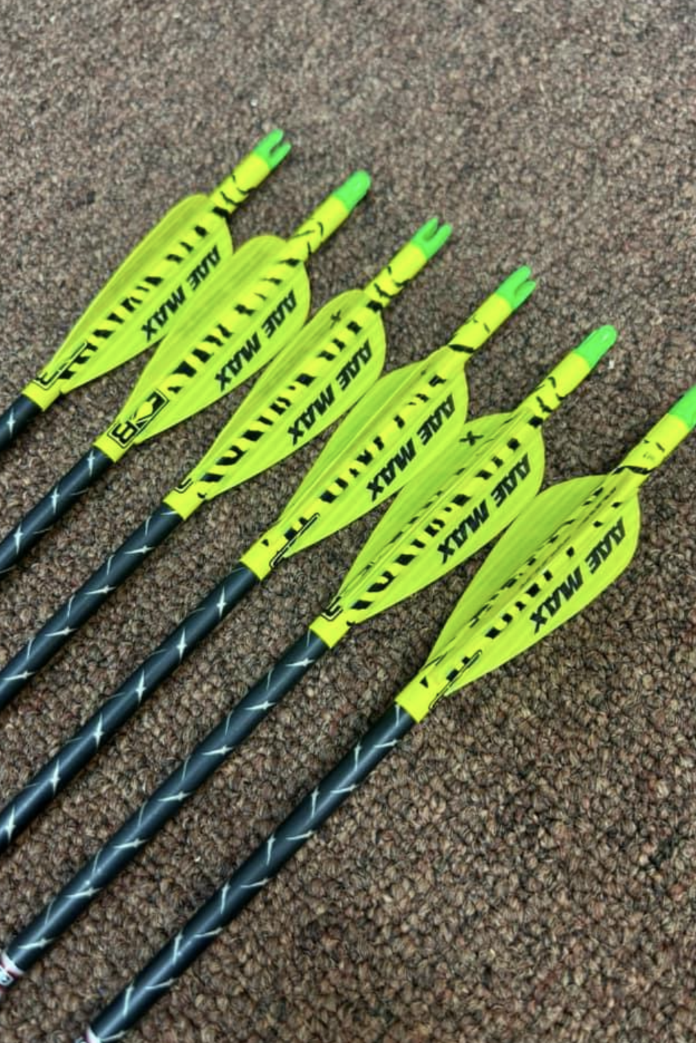 a bunch of arrows with the word age max on them