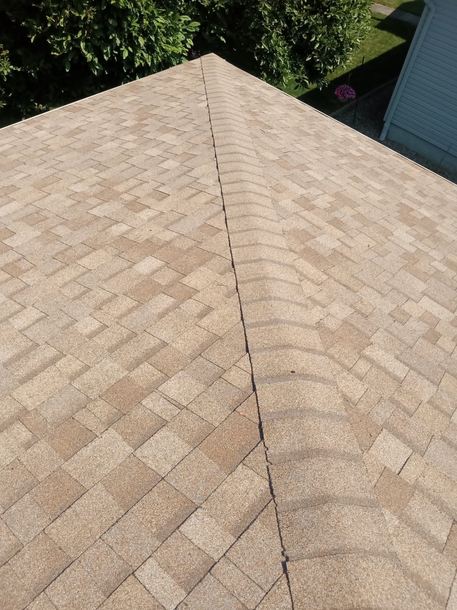 A close up of a roof with shingles on it.