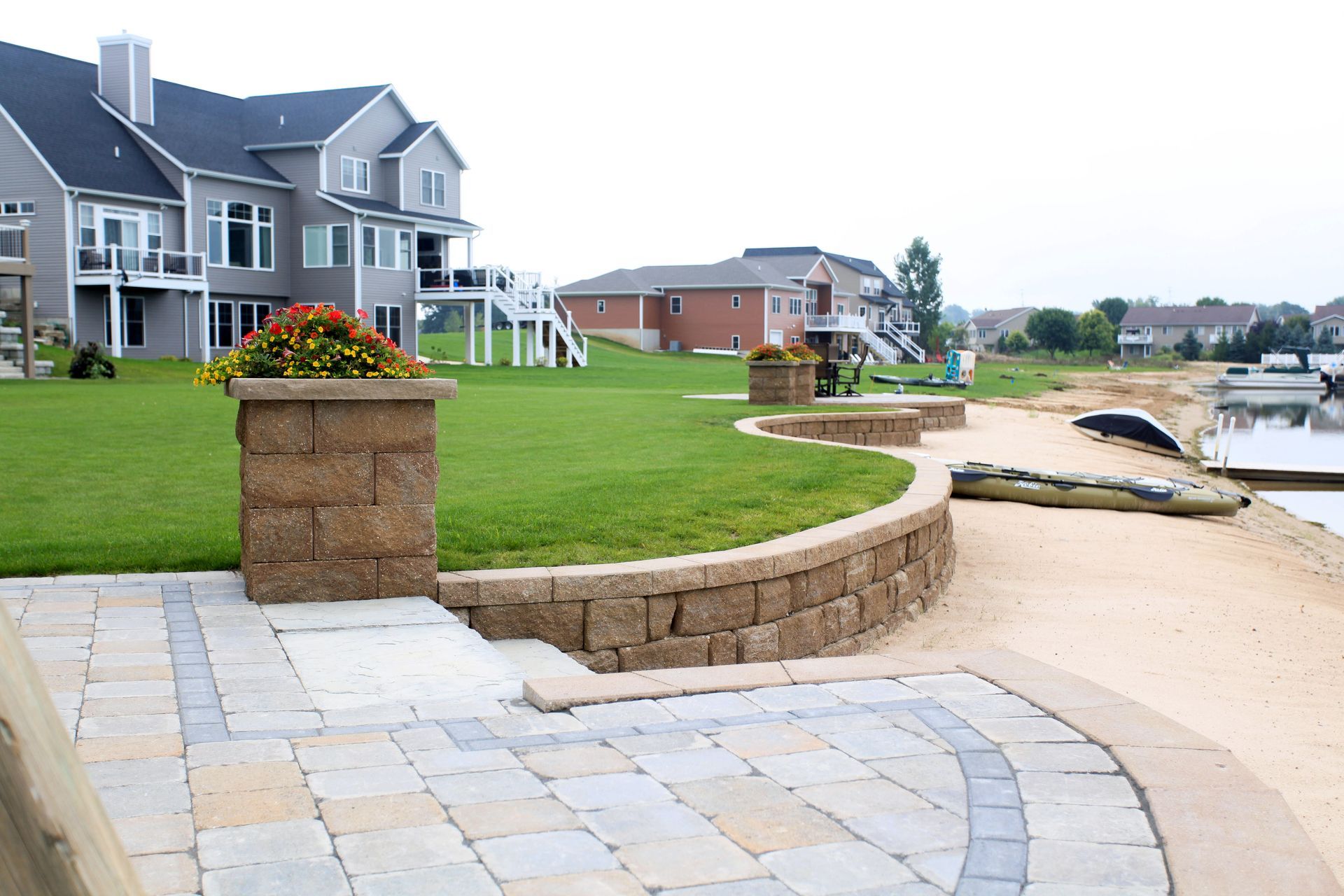 Benefits of Working With a Local Retaining Wall Contractor