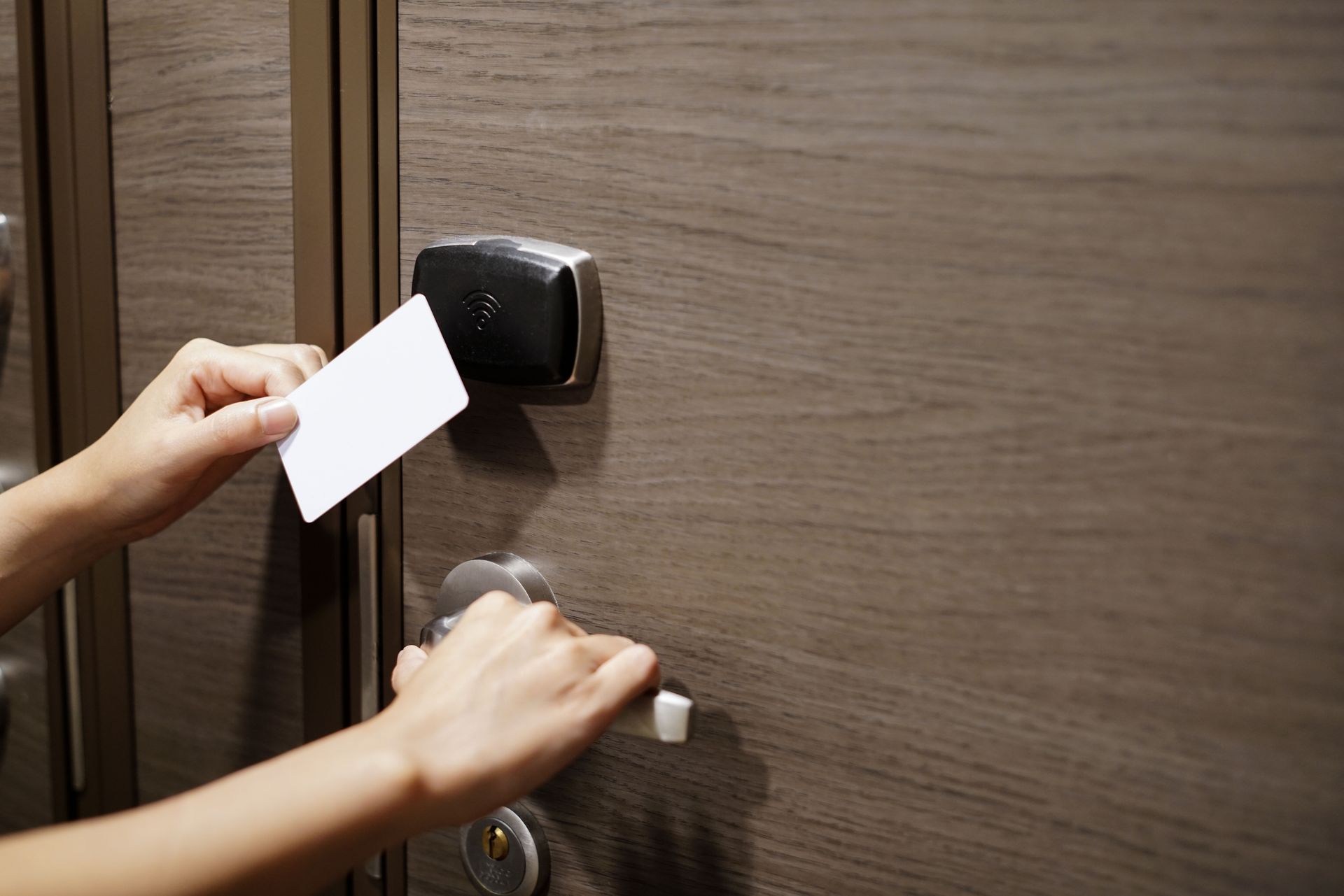Why Lakeland Businesses Are Upgrading to Keyless Entry Systems