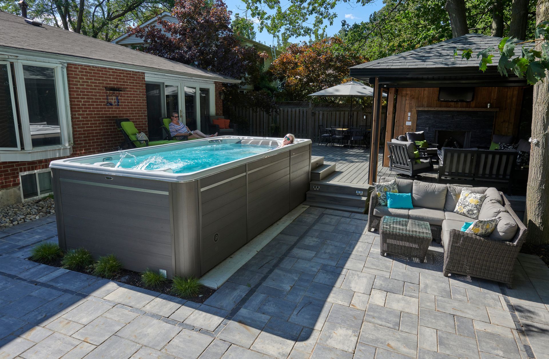 A large hot tub is sitting in the backyard of a house.